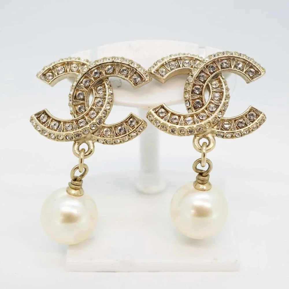 ✨ CHANEL Gold CC Logo Pearl & Crystal Statement Earrings✨ - Picture 9 of 9